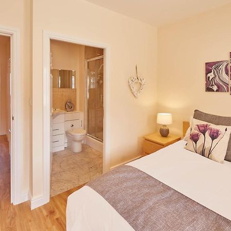 Host & Stay - The Scuttlebutt Townhouse Whitby Bagian luar foto