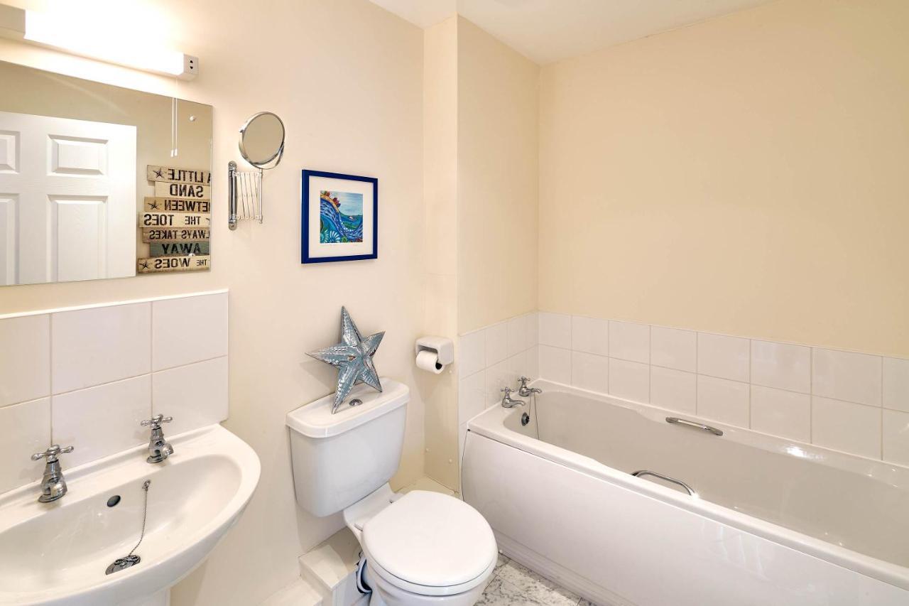 Host & Stay - The Scuttlebutt Townhouse Whitby Bagian luar foto